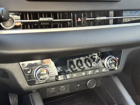 Used 2024 Mitsubishi Outlander SE image 32