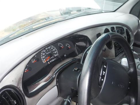 Used 2000 Ford E-150 and Econoline 150 RWD image 31