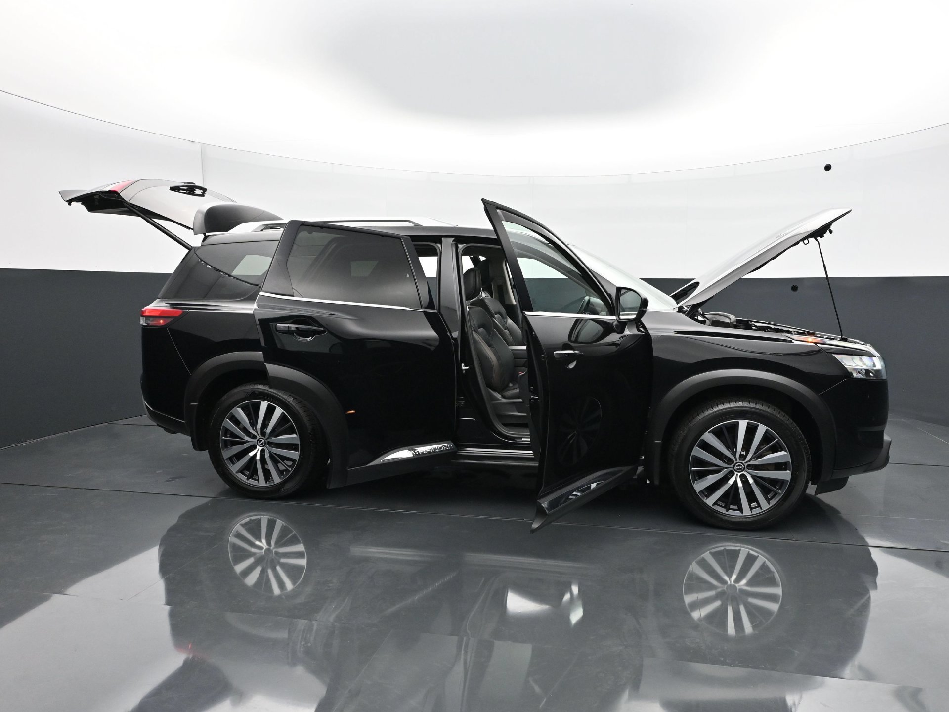 Used 2022 Nissan Pathfinder Platinum AWD/4WD image 41