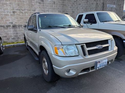 Used 2004 Ford Explorer Sport Trac XLT AWD/4WD image 2