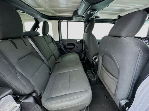 Used 2023 Jeep Wrangler Unlimited w/ Convenience Group AWD/4WD image 18