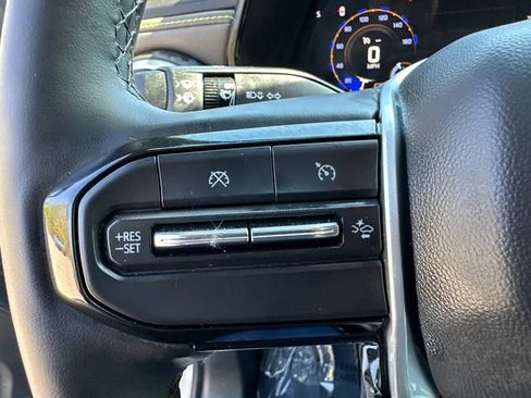 Used 2025 Chevrolet Colorado ZR2 w/ Technology Package AWD/4WD image 36