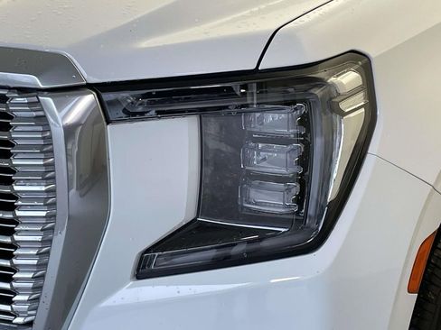 Used 2022 GMC Yukon Denali w/ Denali Premium Package image 15