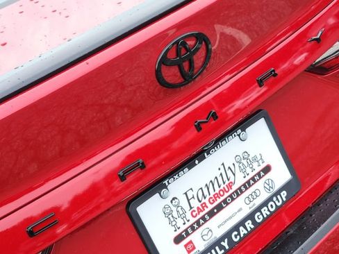 New 2026 Toyota Camry Hybrid FWD image 9