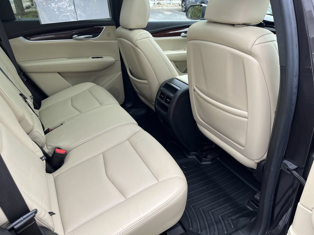 Used 2018 Cadillac XT5 Luxury w/ Driver Awareness Package AWD/4WD image 23