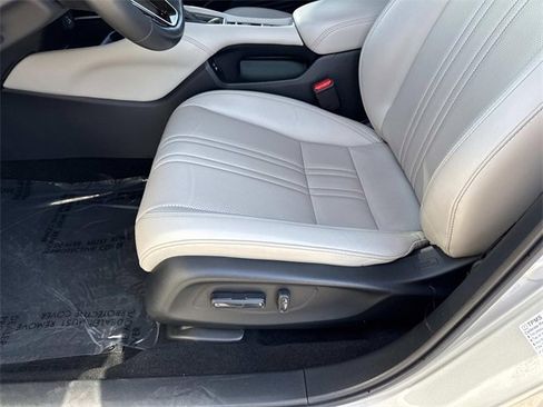 Used 2024 Honda HR-V EX-L image 11