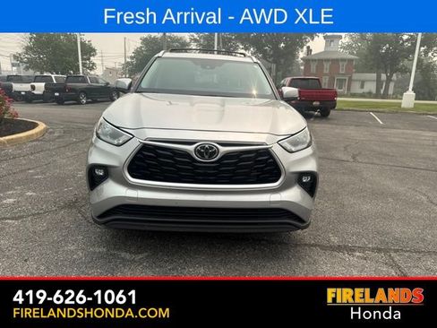 Used 2024 Toyota Highlander XLE AWD/4WD image 10