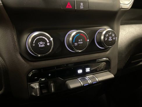 Used 2021 RAM 2500 Big Horn image 21