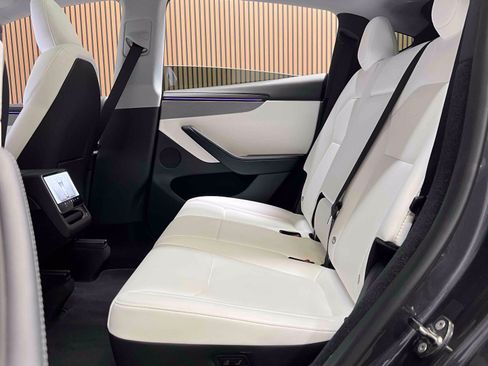 Used 2026 Tesla Model Y Long Range AWD/4WD image 42