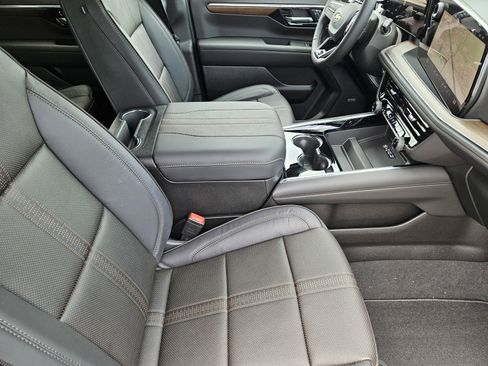 New 2026 Chevrolet Suburban High Country AWD/4WD image 10