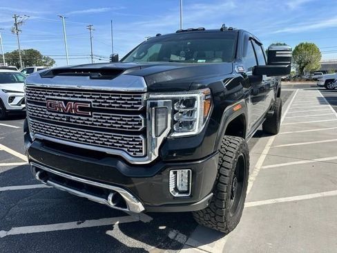 Used 2021 GMC Sierra 2500 Denali w/ Denali Black Diamond Edition image 2