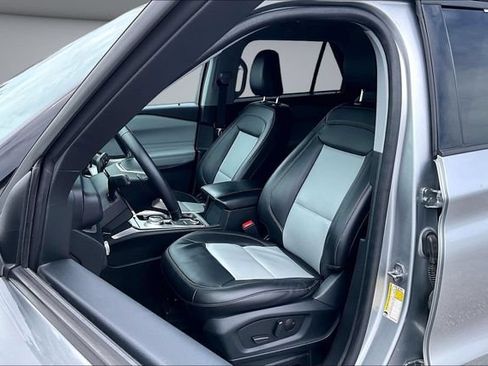 Used 2023 Ford Explorer XLT w/ Equipment Group 202A AWD/4WD image 21