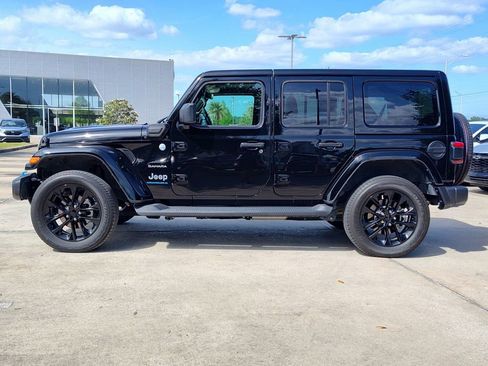 Used 2023 Jeep Wrangler Unlimited Sahara w/ Cold Weather Group AWD/4WD image 4