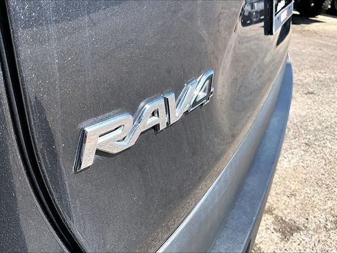 Used 2019 Toyota RAV4 XLE Premium FWD image 12