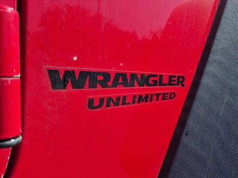 Used 2014 Jeep Wrangler Unlimited Rubicon w/ Connectivity Group AWD/4WD image 12