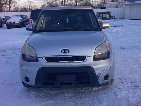 Used 2011 Kia Soul + w/ Audio Pkg image 2
