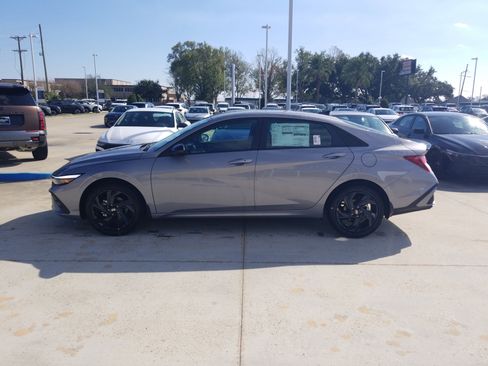New 2026 Hyundai Elantra Sport FWD image 4