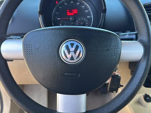 Used 2006 Volkswagen Beetle Convertible w/ Package 1 FWD image 17