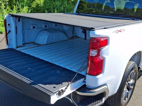 Certified 2022 Chevrolet Silverado 1500 LT AWD/4WD image 30