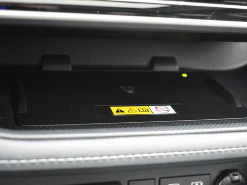 Used 2023 Toyota Highlander XLE image 19