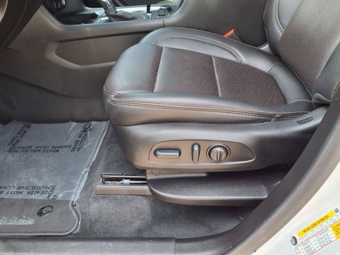 Used 2023 Chevrolet Traverse High Country FWD image 16