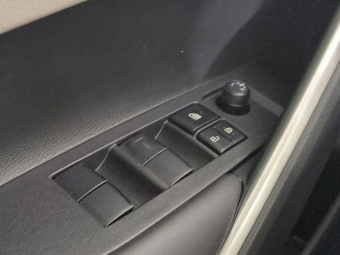 Used 2026 Toyota Corolla Cross L image 31