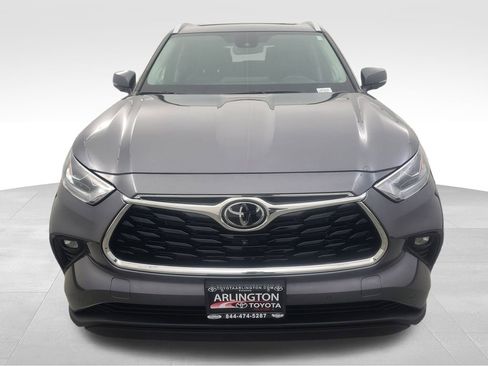 Used 2023 Toyota Highlander Limited image 2