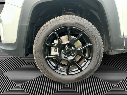 Used 2019 Jeep Renegade Altitude w/ Quick Order Package 2XM AWD/4WD image 14