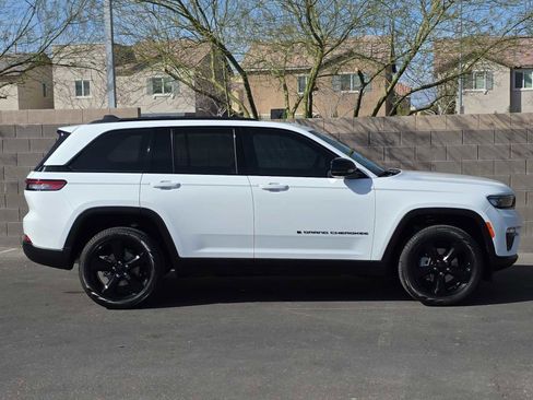 Used 2024 Jeep Grand Cherokee Limited w/ Luxury Tech Group II image 10