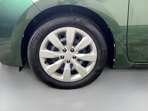 Used 2016 Toyota Corolla LE FWD image 14