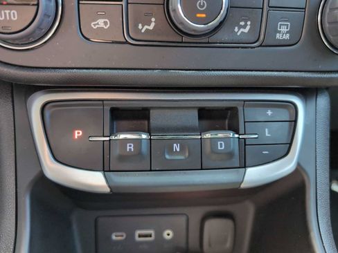 Used 2024 GMC Terrain SLE w/ Driver Convenience Package AWD/4WD image 15