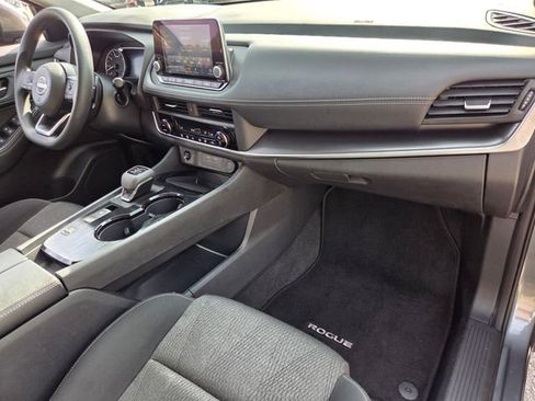 Used 2024 Nissan Rogue SV FWD image 16