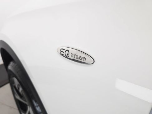 Used 2025 Mercedes-Benz GLC 350e 4MATIC image 30