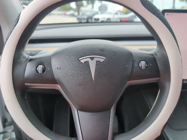 Used 2022 Tesla Model Y Long Range AWD/4WD image 11