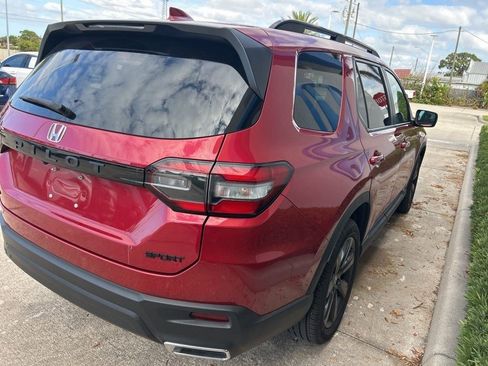Used 2025 Honda Pilot Sport image 7