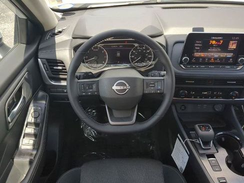 Certified 2026 Nissan Rogue SV FWD image 17