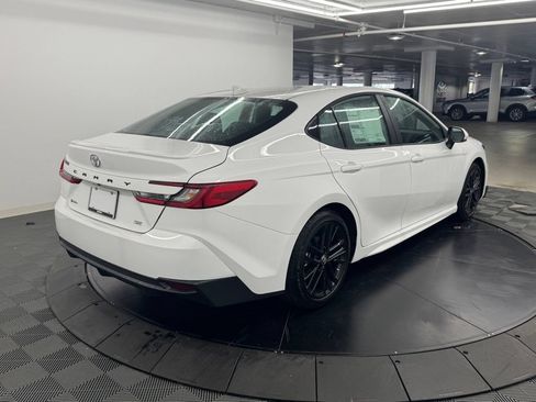 Used 2026 Toyota Camry SE FWD image 5
