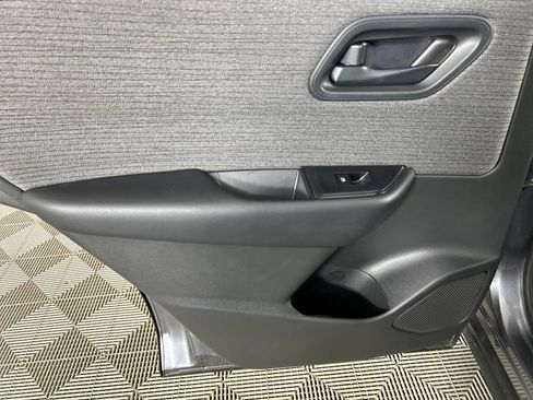 Used 2023 Nissan Rogue S image 15