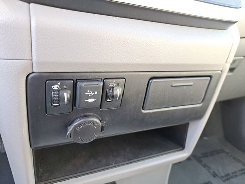 Used 2020 Toyota Sienna Limited image 26