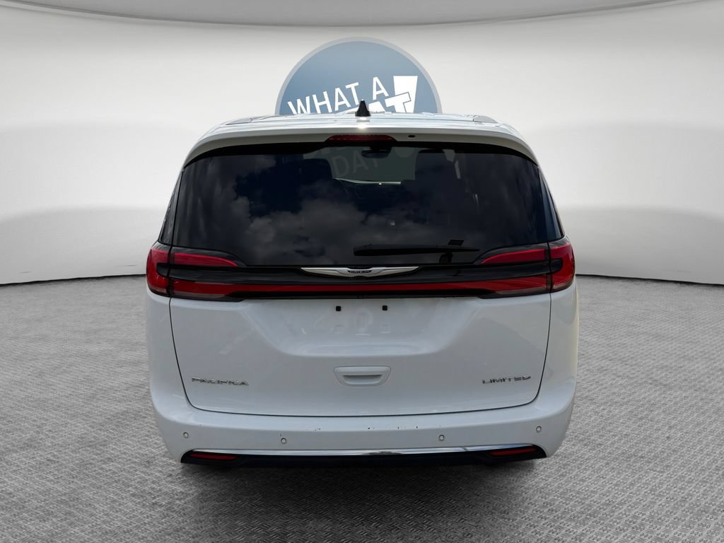 Used 2024 Chrysler Pacifica Limited FWD image 5