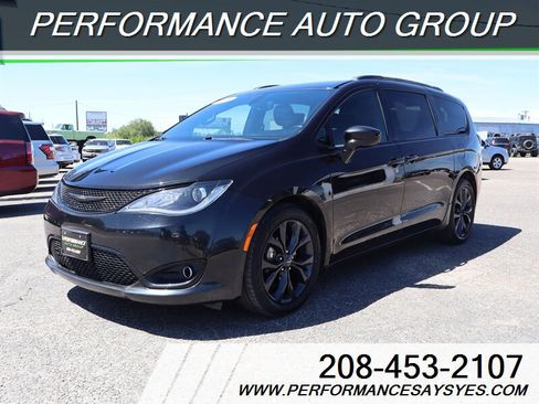 Used 2020 Chrysler Pacifica Touring-L Plus FWD image 26