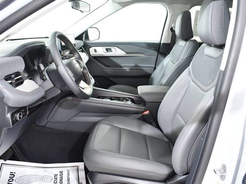 New 2026 Ford Explorer Active w/ Active Comfort Package AWD/4WD image 6