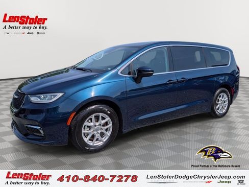 Used 2023 Chrysler Pacifica Touring-L FWD image 1
