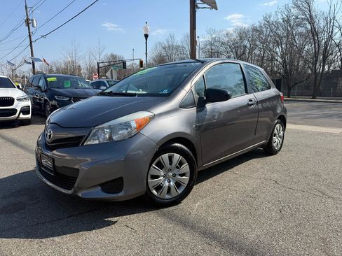 Used 2014 Toyota Yaris L image 3