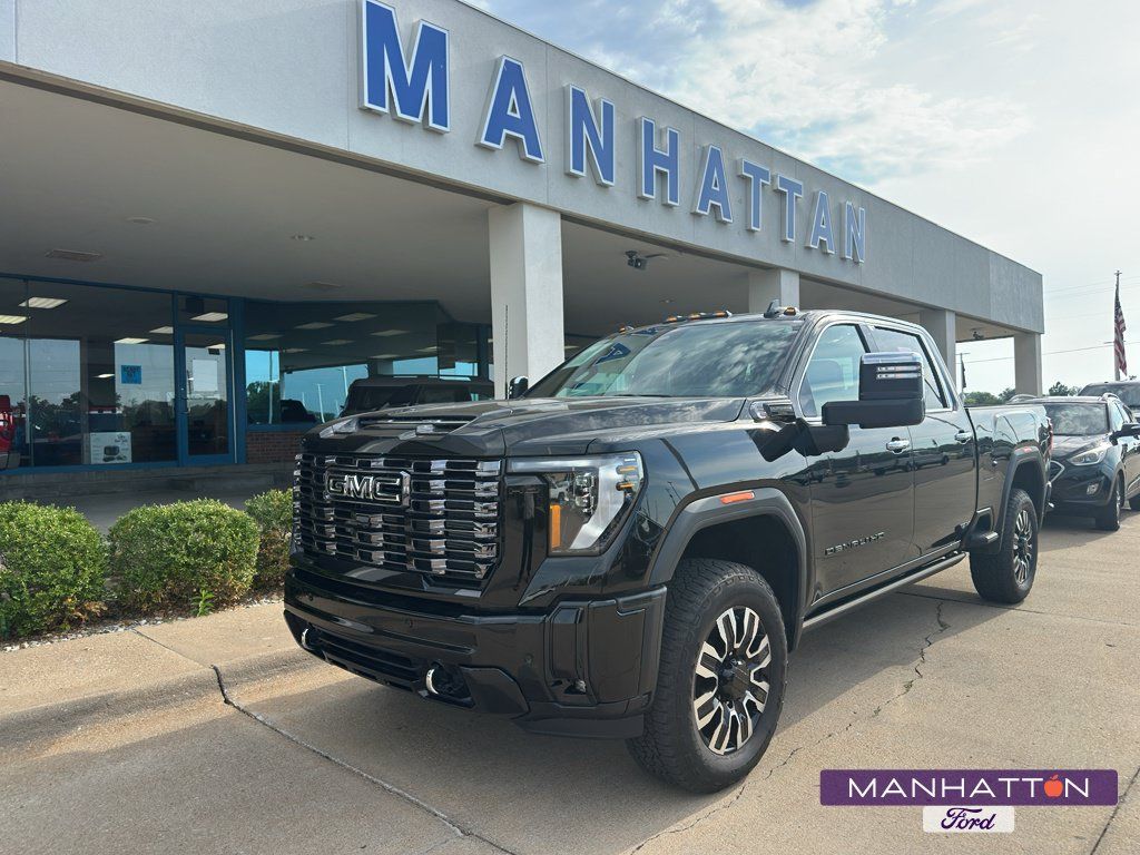 Used 2026 GMC Sierra 2500 Denali Ultimate w/ LPO, Black Badging Package AWD/4WD image 1