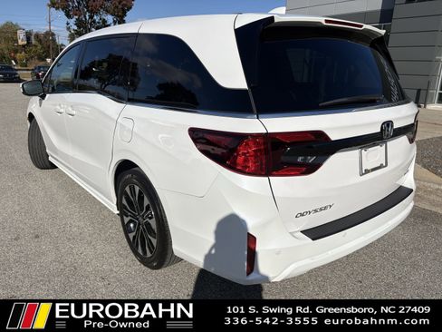 Used 2025 Honda Odyssey Elite image 3