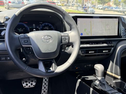 Used 2025 Toyota Camry XSE FWD image 25