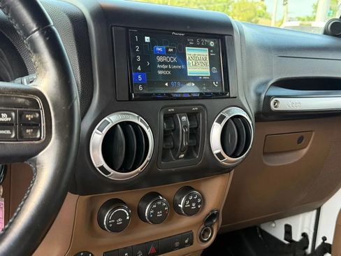 Used 2013 Jeep Wrangler Unlimited Sahara w/ Connectivity Group AWD/4WD image 22