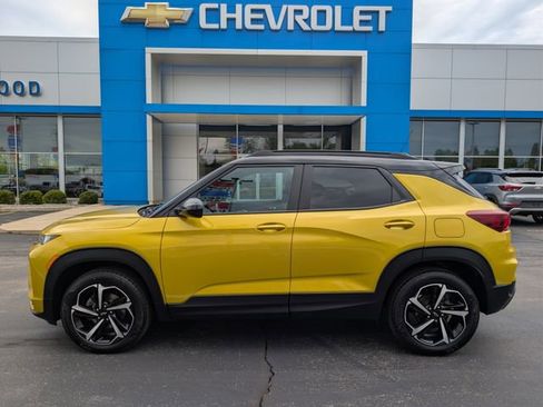 Used 2023 Chevrolet TrailBlazer RS w/ Sun and Liftgate Package AWD/4WD image 2