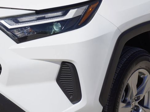 Used 2025 Toyota RAV4 XLE image 2